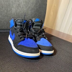 Boys tennis Nike shoes that’s in perfect condition